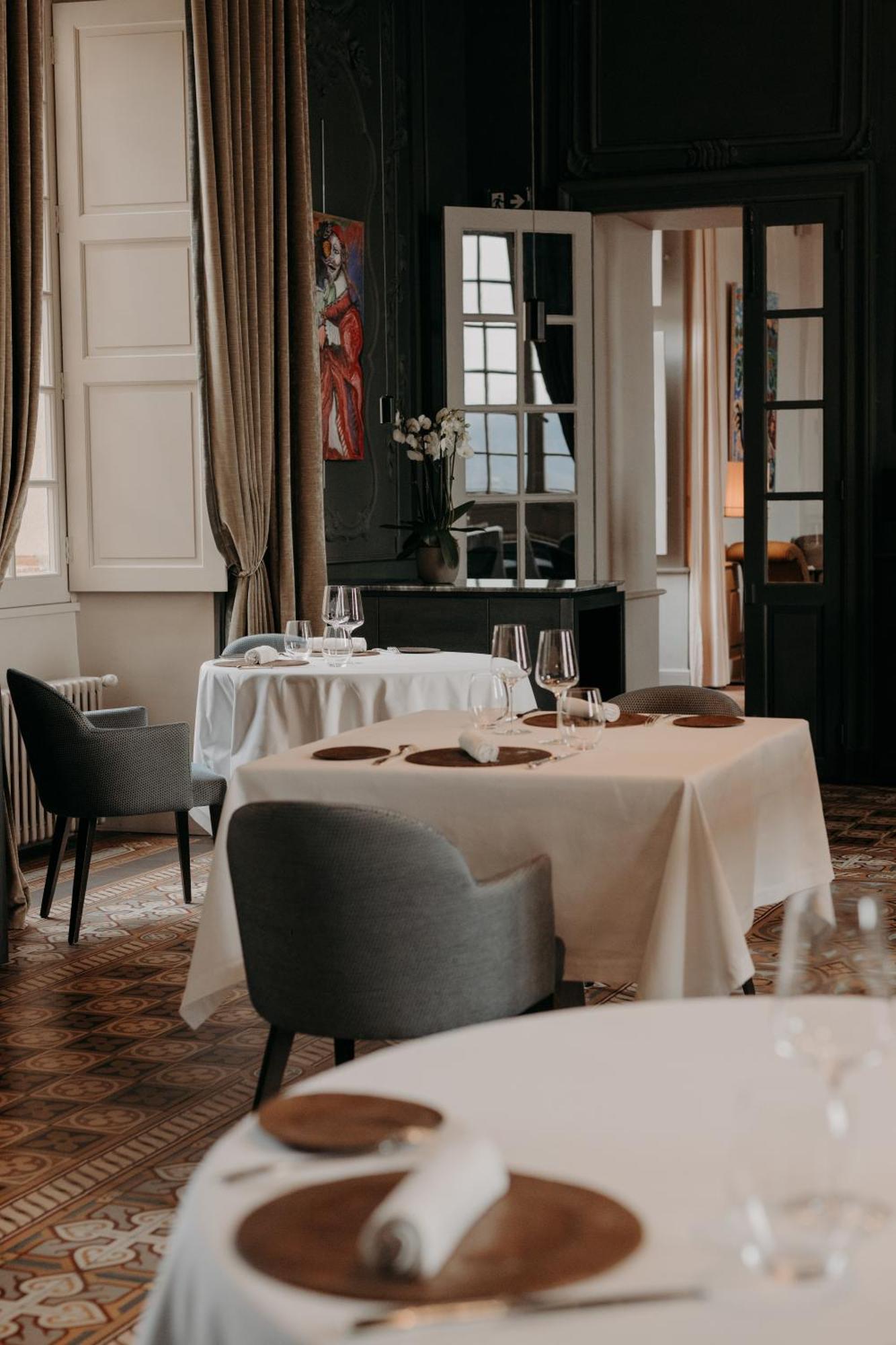 Chateau De Hotel 4*