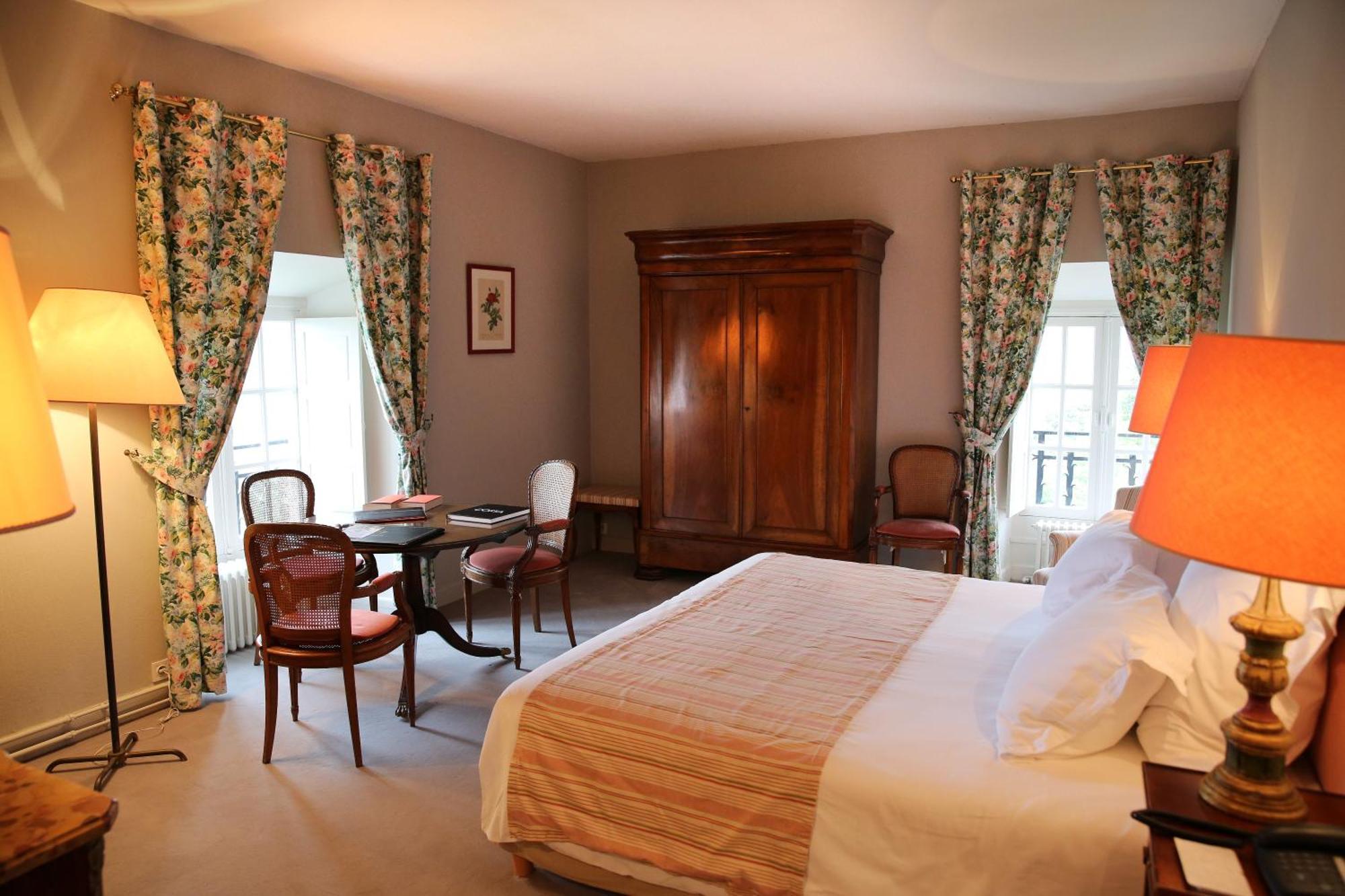 Chateau De Hotel 4*